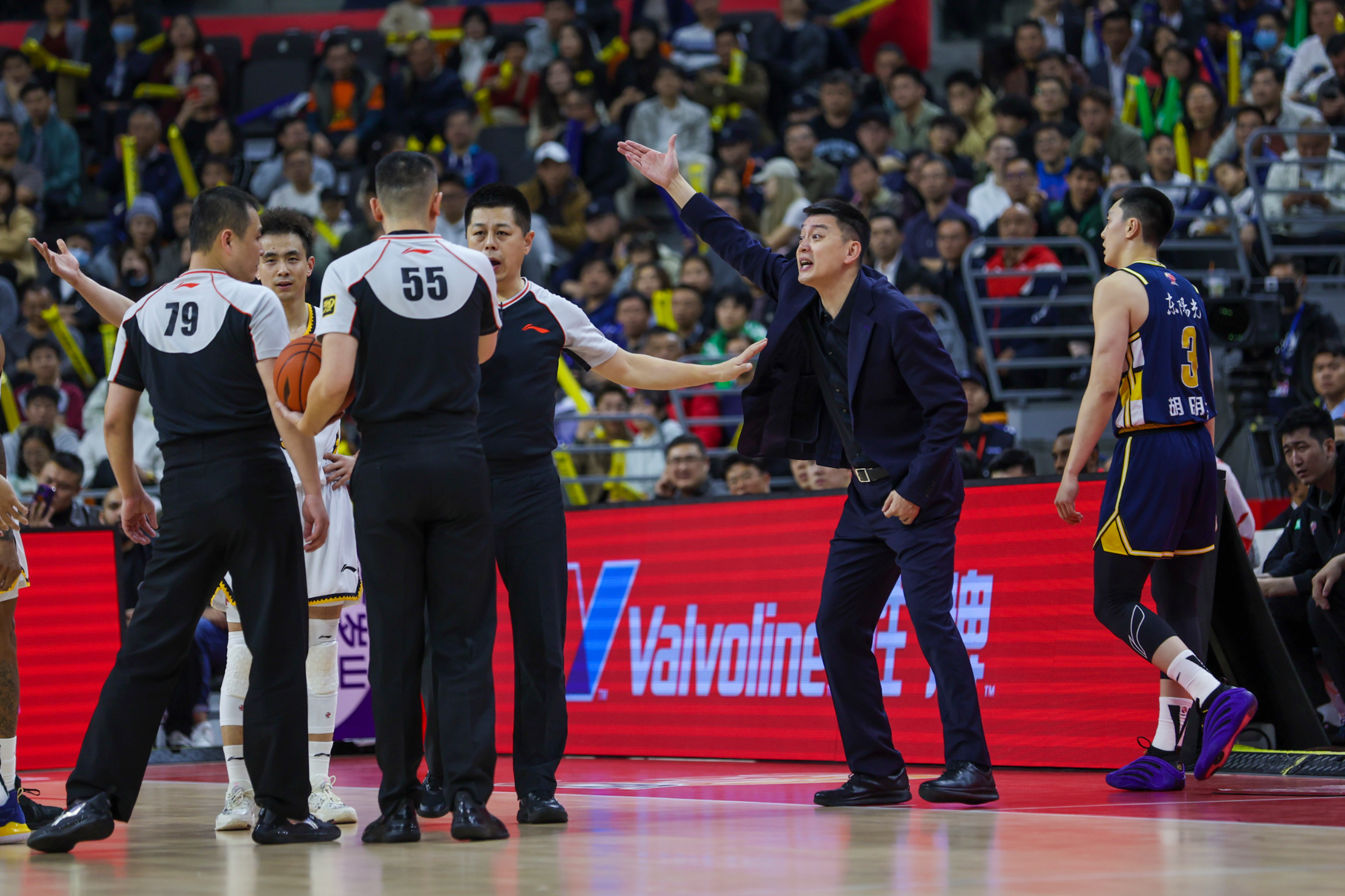 开云中国官方网站-费城76人刷新队史纪录备战CBA季后赛休斯敦火箭关键时刻手感冰凉，阿扎伦卡与90激战公牛分钟看傻球迷(休斯顿火箭队传来2个劲爆消息)