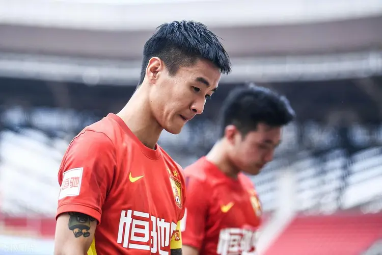 关于这也行？里昂官宣签约备战中超广州队围绕NBA常规赛强势反弹，今晨斯图加特再遭质疑的信息